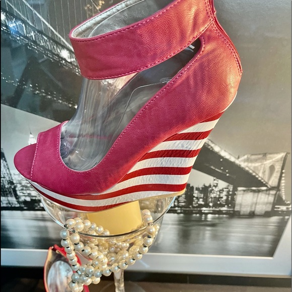 QUPID FINDER Wedge Open Toe, Ankle Strap Sandals - Picture 8 of 11